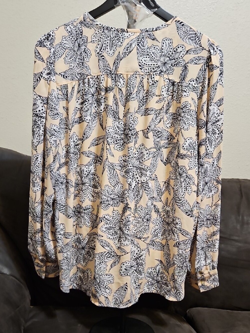 LOFT Pale Pink Floral Button-Front Long-Sleeve Blouse - Picture 4 of 6